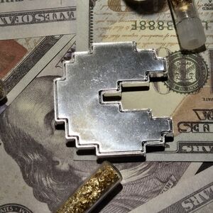 1 oz .999 silver pac-man.....24128